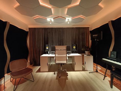 Victory Sound & Light – Multifunctional Office and Studio - Vicoustic Recording Studio Design Professional, Recording Studio Lighting, Music Studio Room Luxury, Musician Room Aesthetic, Office And Studio, Musician Room, Studio Renovation, Audiophile Room, Multifunctional Office