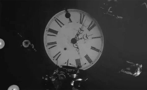 black and white clock gif Book Gif, Black And White Gif, Ballet Gif, Silent Movie, Sirius Black, Aesthetic Gif, Book Inspiration, Dark Aesthetic, Books Wattpad