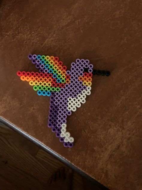 #hummingbirds #perlerbeadart #perlerbeadpatterns #bird #cute Hummingbird Perler Bead Patterns, Loom Knitting For Beginners, Bird Cute, Hamma Beads Ideas, Beaded Dragonfly, Pixel Beads, Easy Perler Beads Ideas, Hama Beads Design, Perler Bead Templates