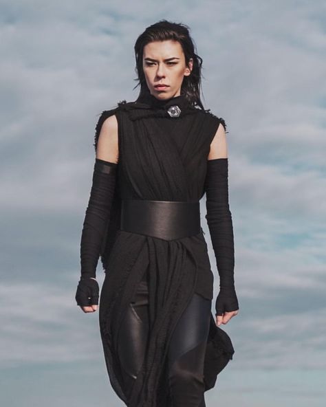 Dark Rey Cosplay Sci Fi Fashion Casual, Jedi Aesthetic Clothes, Jedi Outfit Female Aesthetic, Sci Fi Casual Clothes, Starwars Outfit Aesthetic, Sci Fi Outfits Female Casual, Dune Outfit Aesthetic, Sci Fi Fashion Women, Dune Outfit Inspiration