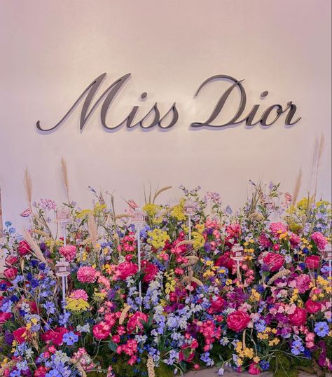 Dior Millefiori, Dior Wedding, Pink Lifestyle, My Signature, Work Place, Miss Dior, Signature Scent, Perfume Collection, Wedding Decor