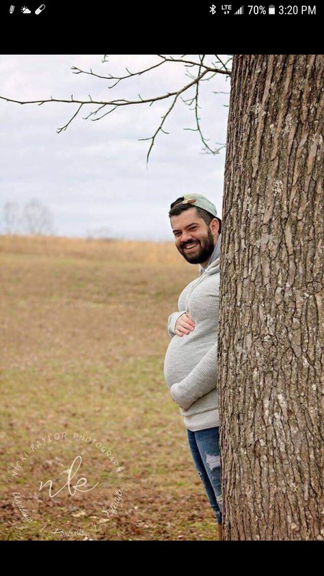 Funny Photo Ideas, Funny Maternity Photos, Vom Avea Un Copil, Fall Maternity Photos, Maternity Photography Poses Outdoors, Outdoor Maternity Photos, Maternity Photography Poses Couple, Pregnancy Photos Couples, Maternity Photography Poses Pregnancy Pics