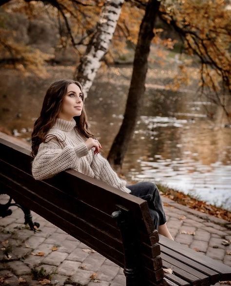 Autumn Photography Portrait, Fall Photo Shoot Outfits, Fall Portraits, Portrait Photography Women, Creative Photography Techniques, Autumn Park, Portrait Photoshoot, Outdoor Photoshoot, Senior Photoshoot