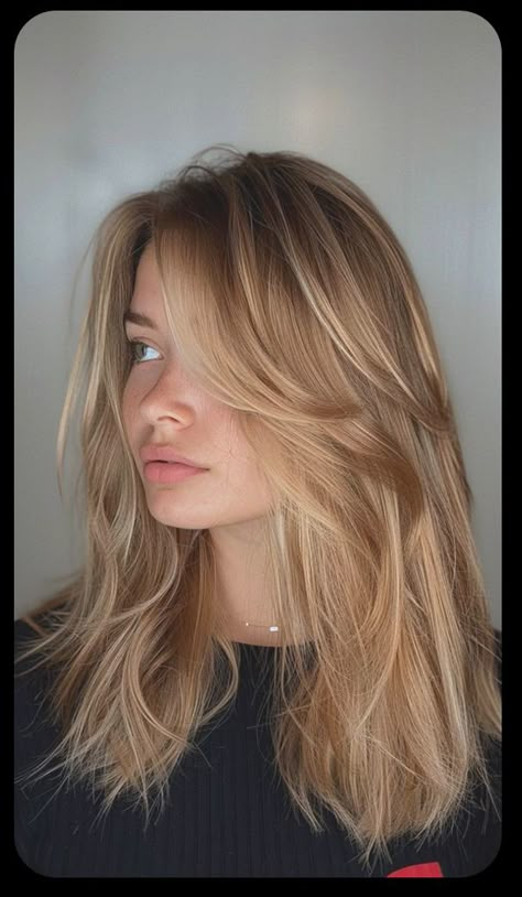 Blonde From Black Hair, Root Shadow Strawberry Blonde, Los Maintenance Hair Color, Red Undertone Hair Blonde, Blonde Hair Inspo Dark Roots, Golden Brown Hair With Dark Roots, Golden Blonde With Dimension, Dark Roots Strawberry Blonde Hair Balayage, Strawberry Blonde Brown Roots