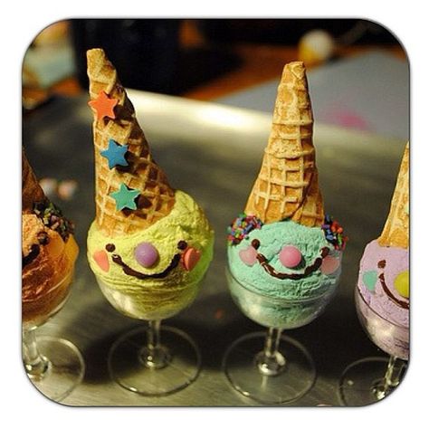 Upside down ice cream cone clown! Spearmint Baby, Ice Cream Sundaes, Ice Cream Cones, Ice Cream Party, Ice Cream Sundae, Food Humor, Ice Cream Cone, Cute Food, Kids Meals