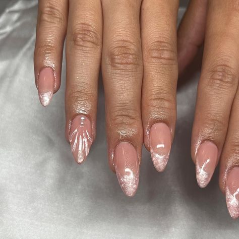 Shell Almond Nails, Oyster Shell Nails, Mother Of Pearl Nails, Oyster Nails, Shell Nails, Beach Nail, Pearl Nails, Soft Nails, Beach Nails