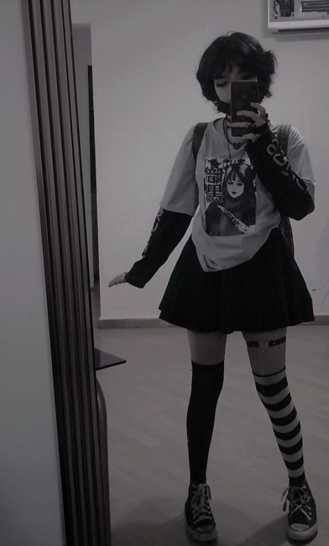 grunge outfit Femboy Style Outfit, Grunge Outfits Feminine, Grunge Outfits Shorts, Stile Grunge Outfit, Alt Feminine Outfits, Goth Outfits Girl, Emo Femboy Outfits, Femboy Aestethic Outfit, Femboy Outfits Ideas Cute