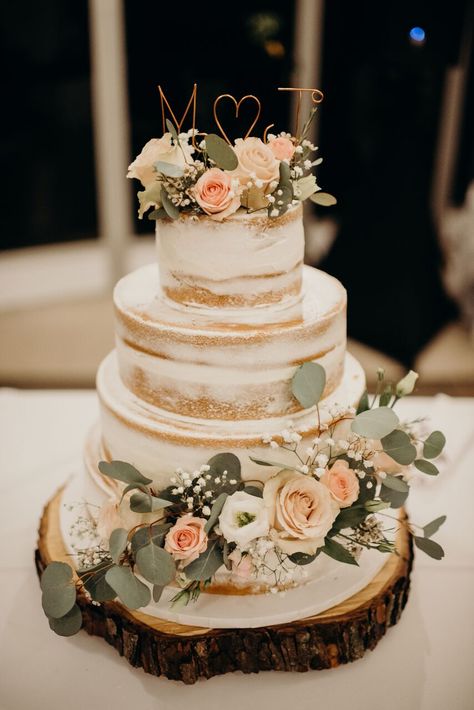 Pink Boho Wedding Cake, Bare Cake With Flowers, Spring Boho Wedding Decor, 3 Tier Wedding Cake Rustic, Southern Wedding Cake, Minimalist Wedding Cakes, Earthy Wedding Cake, Vintage Wedding Cake Designs, Naked Wedding Cake With Flowers