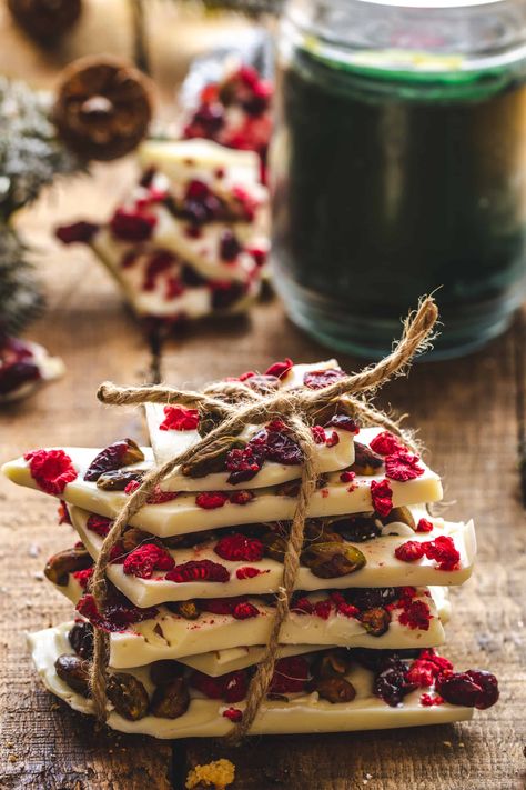 This colorful white chocolate bark recipe with pistachio, cranberry and raspberries is an incredible holiday treat for Christmas, or a sweet treat for any day of the festive season! A perfect edible gift for Christmas, too. Christmas recipe, Christmas cookie recipe, Christmas cookies recipe for everyone you love. Festive Chocolate Bark, Chocolate Bark Packaging Ideas, Pistachio Cranberry Bark, White Christmas Recipe, Christmas Bark Candy, Christmas Edible Gifts, Chocolate Christmas Bark, Milk Chocolate Bark, Christmas Chocolate Bark