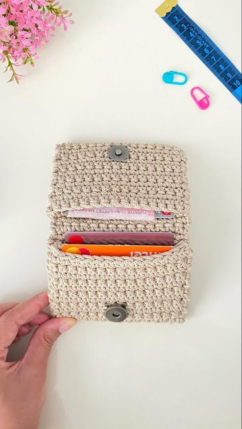 Pola Macrame, Crochet Wallet, Crochet Coin Purse, Crochet Shoulder Bags, Sac Diy, Mode Crochet, Crochet Pouch, Pouch Tutorial, Card Pouch