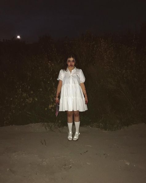 White Lady Ghost Scary, Haunted Asylum Costume Ideas, White Dress Halloween, Halloween White Dress, Halloween Costumes Scary Girl, White Lady Ghost, Creepy Doll Costume, White Halloween Costumes, Creepy Halloween Costumes