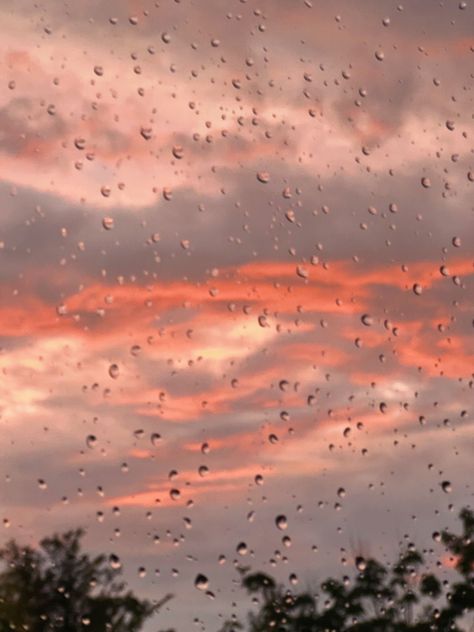 Rainy Sunset Aesthetic, Soft Rain Aesthetic, Aesthetic Rain Pics, Rain Sunset Aesthetic, Rainy Spring Aesthetic, Summer Rain Aesthetic, Maddie Aesthetic, Raining Aesthetic, Peaceful Rain