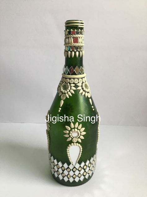 Lippan Art On Glass Bottle, Lipan Art On Bottle, Clay Work On Bottle, Bottle Lippan Art, Lippan Art On Bottle, Bottle Art Ideas Paint, Lipon Work, Lippon Art, Bottles Decoration Diy