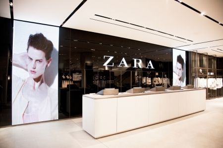 Store Counter Design, Shop Counter Design, Shoe Store Design, Zara Shop, Zara Store, Retail Store Interior Design, Clothing Store Design, Store Design Boutique, Retail Store Interior