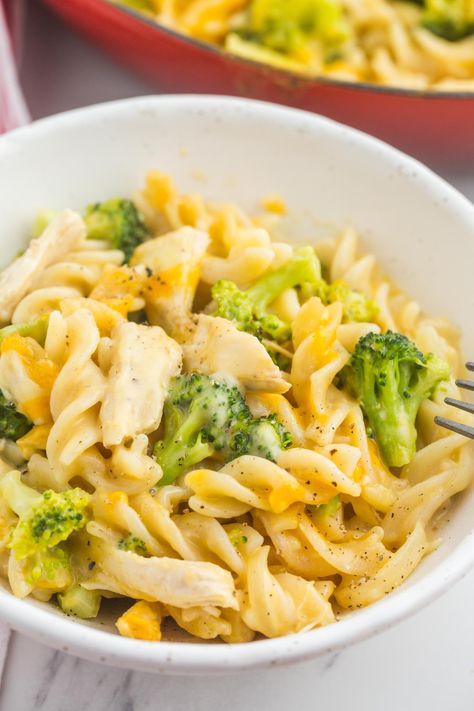 Broccoli Shredded Chicken, Kids Broccoli Recipes, Blw Friendly Family Dinners, Chicken Recipe For Toddler, Kid Approved Chicken Recipes, Kid Friendly Casseroles Picky Eaters, Family Friendly Dinner Ideas, Kid Friendly Sheet Pan Dinners, Toddler Meals Protein