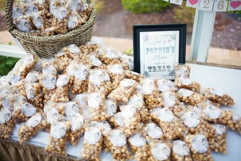 Cheap Wedding Favor Ideas, Popcorn Wedding Favors, Beach Favors, Popcorn Wedding, Tea Wedding Favors, Anniversary Favors, Creative Wedding Favors, Inexpensive Wedding Favors, Wedding Favor Ideas