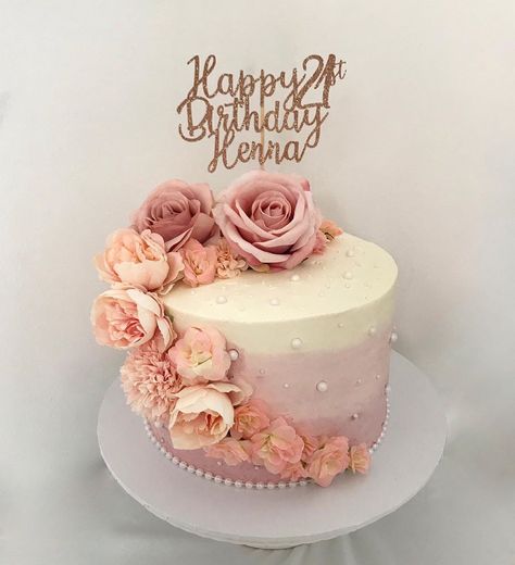 Pink 60th Birthday Cake, Pink Ombre Cake With Flowers, Ombre Cake With Flowers, Pastel Pink Cake, Cake Floral Design, Round Birthday Cakes, Pink Ombre Cake, Floral Cake Design, Halloween Birthday Cakes