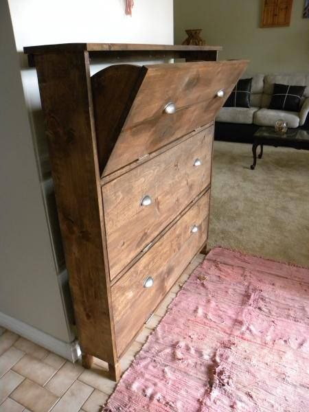 Shoe dresser. This is great! Why am I just finding out about these?!! Rak Sepatu Diy, Shoe Dresser, Vstupná Hala, Wood Shoe Storage, Diy Shoe Storage, Diy Shoe Rack, Diy Shoe, Wood Shoes, Diy Dresser