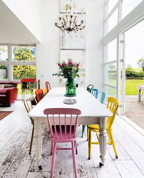 Colorful Dining Room, Boho Dining Room Decor, Mismatched Dining Chairs, Traditional Dining Chairs, Boho Dining Room, Woven Dining Chairs, Scandinavian Style Home, Dining Room Colors, Colorful Chairs