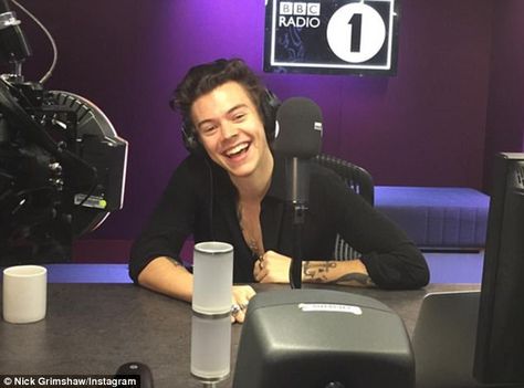 Haikou, Harry Styles Wallpaper, Family Show, Harry Styles Pictures, Harry Styles Photos, Mr Style, Treat People, Treat People With Kindness, Harry Edward Styles