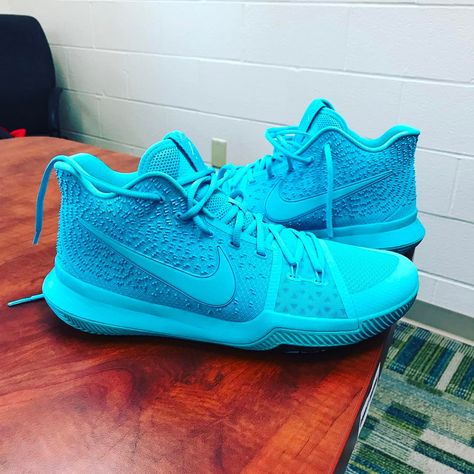 Nike Kyrie 3 Tiffany Colorway Previewed By Kyrie Irving | SneakerNews.com Zapatillas Nike Basketball, Irving Shoes, Kyrie Irving Shoes, Nike Kyrie 3, Kyrie 3, Basketball Tricks, Sports Shoes Outfit, Nike Basketball Shoes, Kyrie Irving