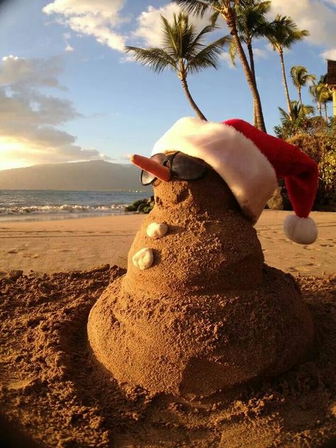 Sandta Sand Snowman, Restaurant Themes, Lahaina Maui, Maui Travel, Beach Christmas, Coastal Christmas, Florida Vacation, Relaxing Day, Beach Walk