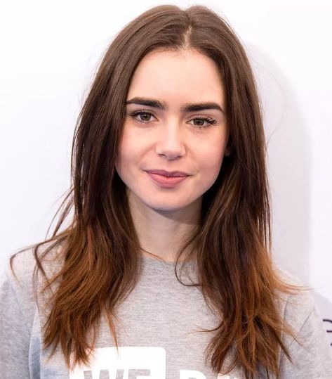 Natural Makeup Looks: Lily Collins. Fluttery lashes and bold brows. Click through for 50 natural makeup ideas. #naturalmakeup #makeupideas #nomakeupmakeup Lily Collins Eyebrows, Eyebrows Natural, The Blind Side, Makeup Looks Natural, Natural Beauty Makeup, Big Lashes, Best Natural Makeup, Bold Brows, Celebrity Makeup Artist