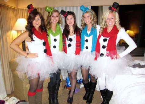 Santa pub crawl! snowwomen, love my friends! Pub Crawl Outfit, Tacky Christmas Outfit, Christmas Pub, Snowman Costume, Diy Schneemann, Tacky Sweater, Spirit Week Outfits, Christmas Dress Up, Tacky Christmas Sweater