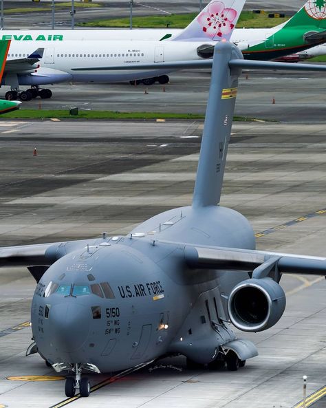 C 17 Globemaster Iii, Ac 130, Us Military Aircraft, Cargo Aircraft, Airplane Fighter, Air Fighter, Work Gear, Street Racing Cars, United States Air Force