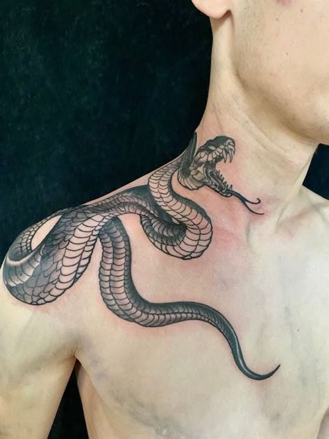 Stammestattoo Designs, Front Shoulder Tattoos, Cobra Tattoo, Side Neck Tattoo, Tattoo Snake, Back Of Neck Tattoo, Demon Tattoo, Mens Shoulder Tattoo, Snake Tattoo Design