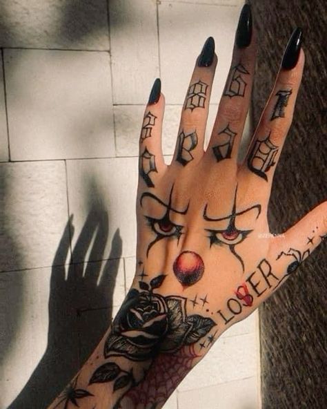 Cute Women Hand Tattoos, Hand Tattoos Horror, Sinner Tattoo Women, Female Skull Hand Tattoo, Scream Hand Tattoo, Gothic Finger Tattoos For Women, Spooky Aesthetic Tattoo, Badass Hand Tattoos For Women, Tatttooo Ideas For Women Hand