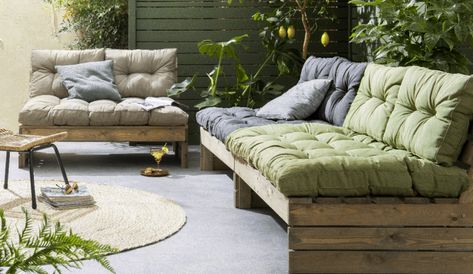 Pallet Bank, Pallet Bench, The Good Life, Beach Bars, Good Life, Outdoor Sectional Sofa, Outdoor Sofa, Outdoor Furniture Sets, The Good