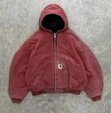 Red Carhartt Jacket Outfit, Carhartt Hooded Jacket, Jacket Outfit Women, Concept Clothing, Carhartt Jacket, Vintage Hoodies, Simple Trendy Outfits, Outfit Inspo Fall, Girly Outfits