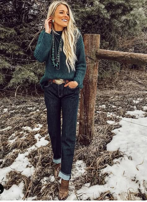 #westernfashion #winteroutfit #ranchy #sweaters Punchy Outfits, Hannah Ferguson, Southern Outfits, Country Style Outfits, Cute Country Outfits, Looks Country, Western Style Outfits, Rodeo Outfits, Western Outfits Women