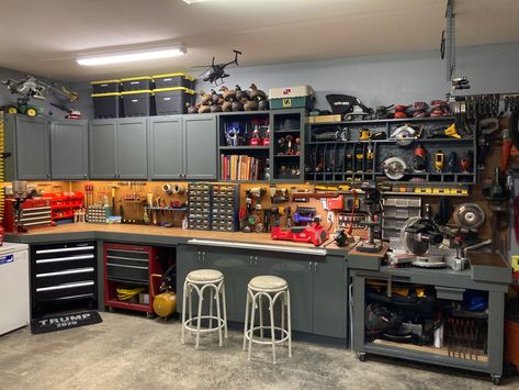 Diy Garage Organization, Garage Workshop Layout, Garage Workbench Plans, Diy Garage Work Bench, Garage Storage Inspiration, Garage Workshop Plans, Diy Garage Storage Cabinets, Garage Design Interior, Garage Organisation