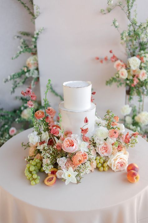 Peach Workshop - Ashley Fox Designs Wedding Flowers Minnesota Wedding Cake With Flowers, Cake With Flowers, Flowers And Greenery, Wedding Cake Table, Garden Wedding Inspiration, Classic Garden, White Wedding Cake, Wedding Cakes With Flowers, Venue Decor