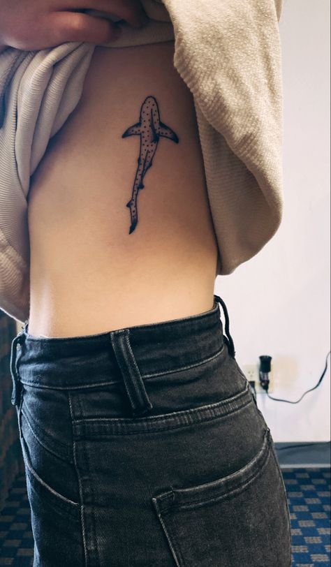 Hai Tattoo, Rib Tattoo Placements, Tattoo Rib, Small Rib Tattoos, Tattoos On Side Ribs, Rib Tattoos For Women, Z Tattoo, Ribcage Tattoo, Whale Tattoos