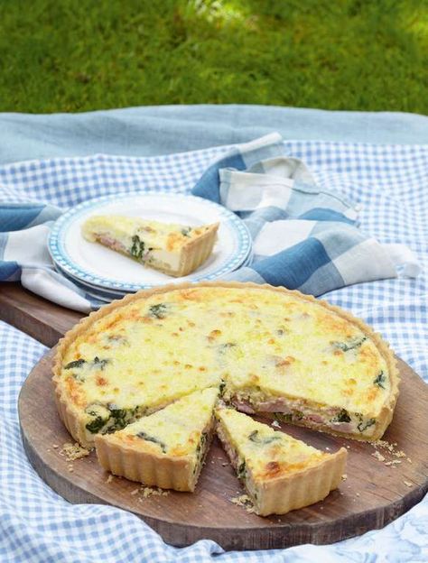 Mary Berry's Ultimate Picnic Menu - The Happy Foodie Marry Berry Recipes, Gruyere Quiche, Mary Berry Cooks, Ham Quiche, Picnic Menu, Mary Berry Recipe, Picnic Recipes, Recipes For Summer, Couscous Salad