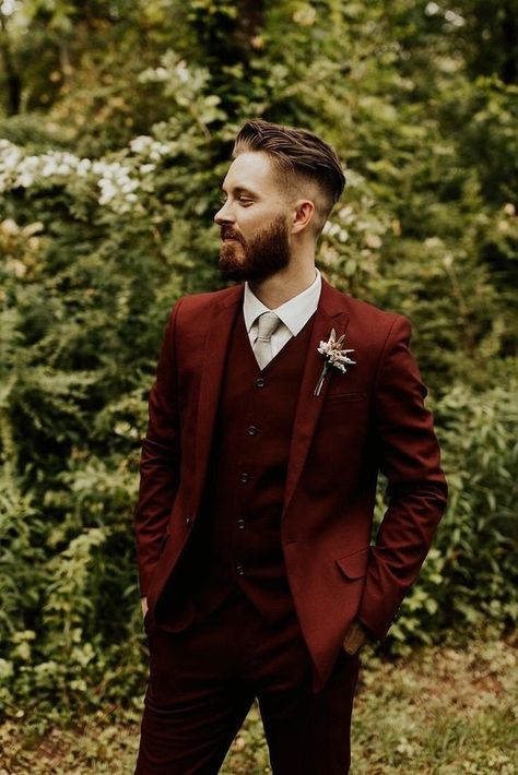 Maroon Suit For Men, Christmas Wedding Suits, Suit For Prom, Suit For Groom, Maroon Suit, Wedding Groomsmen Attire, Prom Dinner, Wedding Tux, Party Wear Suits