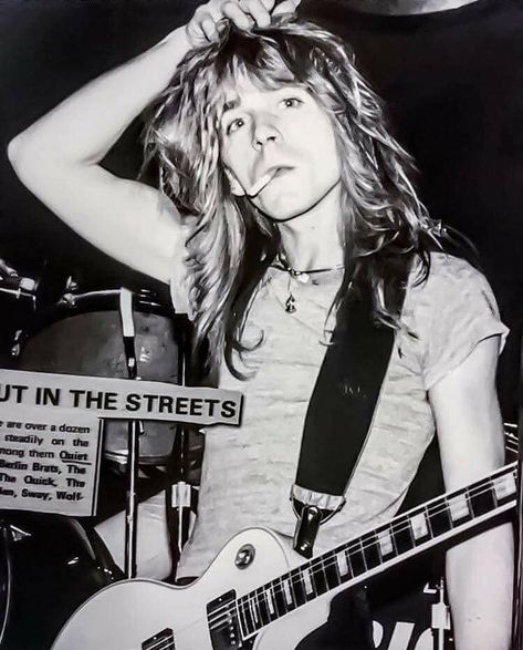 Randy Rhodes, Quiet Riot, Best Guitar Players, Rock Guitarist, Best Guitarist, Guitar Players, Raquel Welch, Band Photos, Guitar Hero