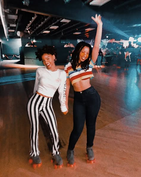 Chloe X Halle Aesthetic, Chloe Halle, Disco Aesthetic, Chloe And Halle, Chloe Bailey, Chloe X Halle, Female Rappers, Bestie Goals, Black Excellence