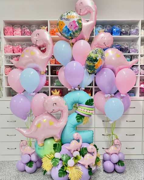 Dino girl Balloon bouquet . . #balloon #balloondinosaur #balloonbouquet #balloonsbouquets #balloonart #balloonartist #balloondesigner #columbiasc #southcarolina Balloon Art, Balloon Bouquet, Balloons, Design