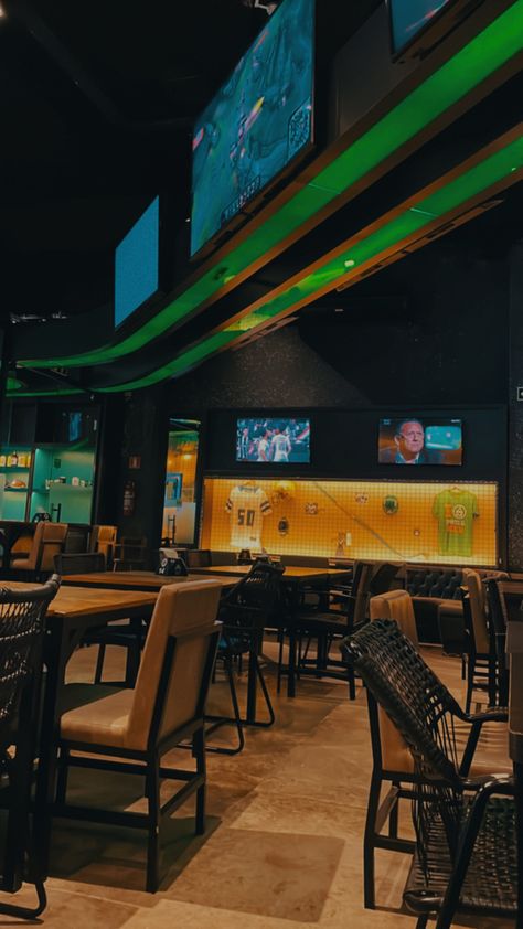 Sports Bar Aesthetic, American Sports Bar, Bar Aesthetic, Aesthetic Restaurant, Sport Bar, Retro Sports, Book Aesthetics, Sport Photography, Sports Bar