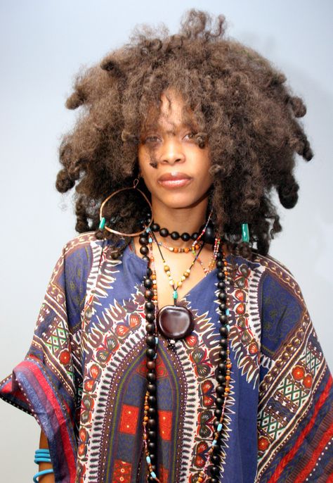 Erykah Badu Erykah Badu Style, Erykah Badu, Photographie Portrait Inspiration, Pelo Afro, Neo Soul, Afro Punk, American Woman, Hair Reference, Mode Inspiration