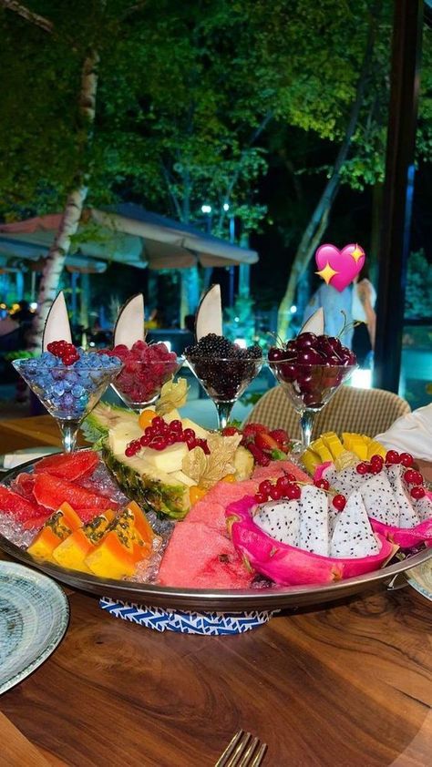 Luxury Fruit Platter, Luxury Drinks, The Life I Want, Life I Want, Tropical Food, Luxury Food, Yacht Party, Party Food Platters, Fancy Drinks