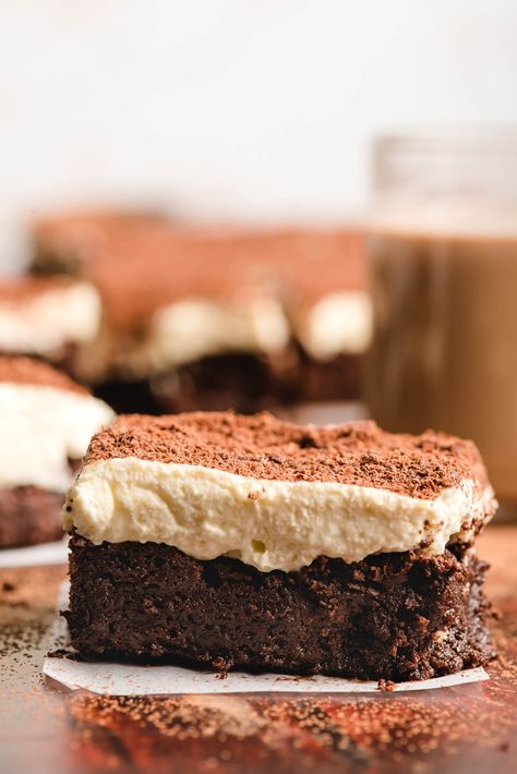 Brownie Tiramisu Recipe, Tiramisu Brownies Recipe, Tiramisu Flavors, Brownie Tiramisu, Espresso Mascarpone, Unhealthy Desserts, Tiramisu Brownies, Tiramisu Dessert, 2024 Inspiration