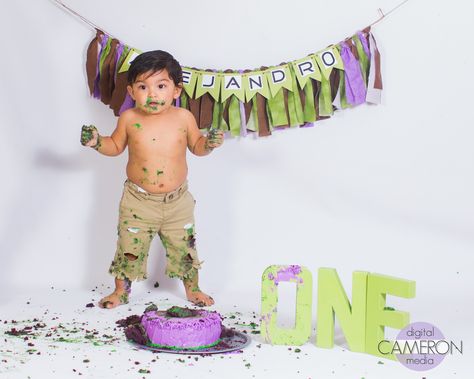 Incredible Hulk Cake Smash Superhero Cake Smash, Marvel Smash Cake, Hulk Cake Smash Photoshoot, Hulk First Birthday Party, Hulk Birthday Party Decorations, Hulk Decorations, Hulk Smash Party, Hulk Smash Cake, Incredible Hulk Cake