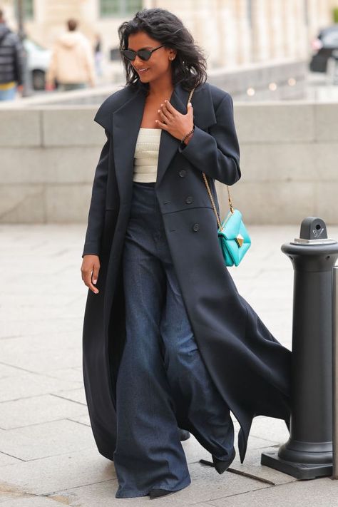 Long Wool Coat Outfit, Maxi Coat Outfit, Patent Trench Coats, Wool Coat Outfit, Givenchy Coat, Simone Ashley, Navy Trench Coat, Herringbone Coat, Cynthia Erivo