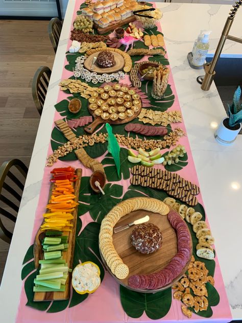 Dino Theme Charcuterie Board, Dinosaur Taco Bar, Jungle Themed Charcuterie Board, Dinosaur Themed Charcuterie Board, Dino Charcuterie Board, Dinosaur Veggie Tray, Dinosaur Charcuterie Board, Food For Dinosaur Themed Party, Dinosaur Food Ideas