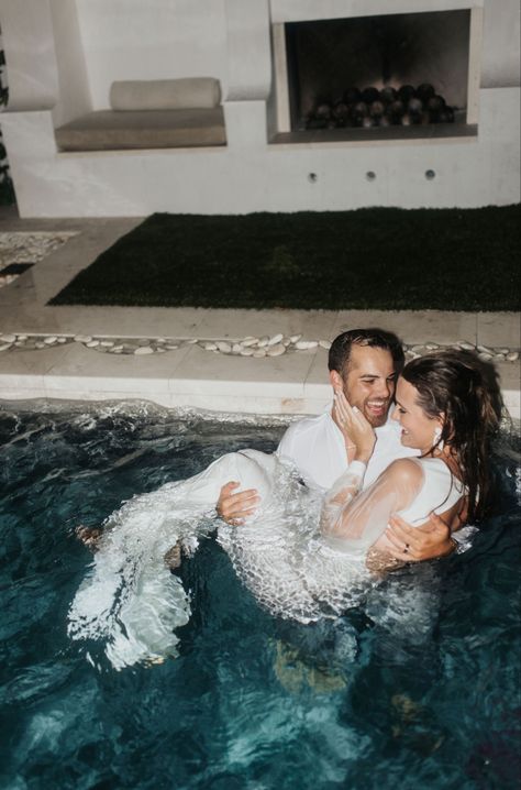 Newly wedded couple swimming in pool Pool Wedding Dress, Pool Engagement Photos, Wedding In Water, Pool Prenup Ideas, Pool Photoshoot Couple, Couples Pool Photoshoot, Swimming Pool Engagement Photos, Pool Wedding Photos, Poolside Engagement Photos